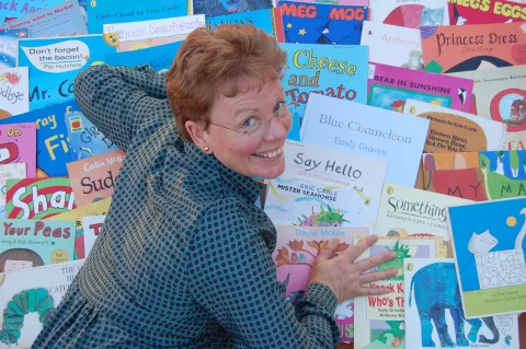 Hooked on Books: Picturebooks in ELT with Sandie Mourão
